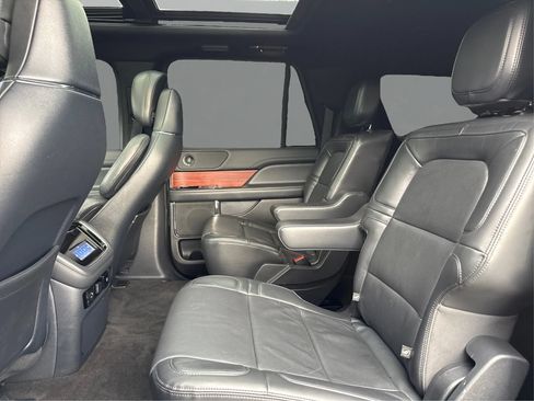 Used 2022 Lincoln Navigator L Reserve AWD/4WD image 10