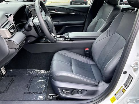 Used 2025 Toyota Camry XSE w/ Premium Plus Package image 7