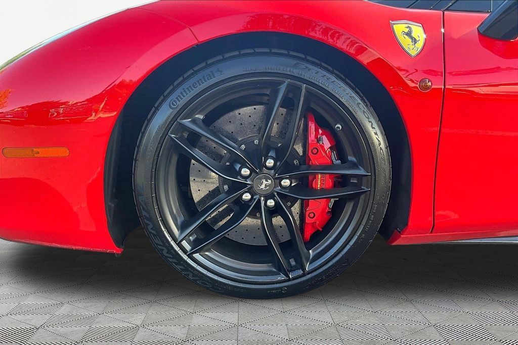 Used 2018 Ferrari 488 GTB RWD image 27