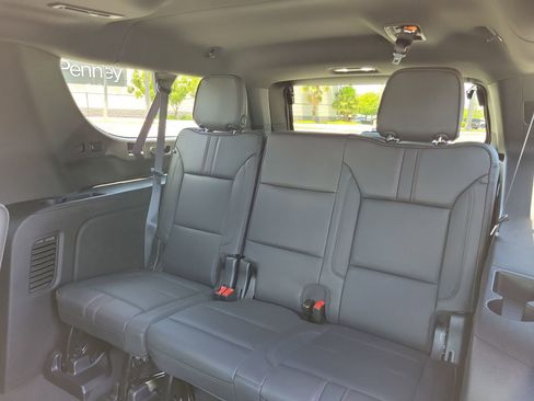 Used 2024 Chevrolet Suburban RST w/ Luxury Package RWD image 17