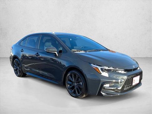 Certified 2025 Toyota Corolla SE image 3