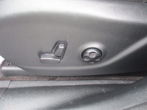 Used 2018 Jeep Cherokee Limited w/ High Altitude Package image 16