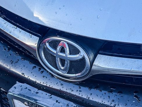 Used 2016 Toyota Camry SE FWD image 9