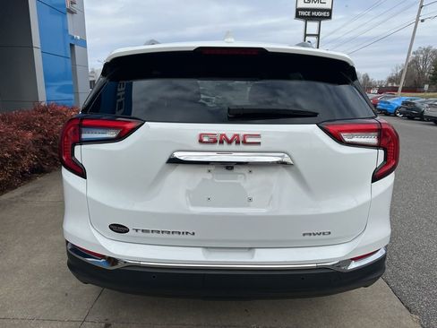 Used 2024 GMC Terrain SLT w/ Infotainment Package II image 8