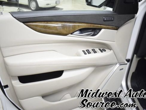 Used 2019 Cadillac Escalade Premium Luxury AWD/4WD image 12
