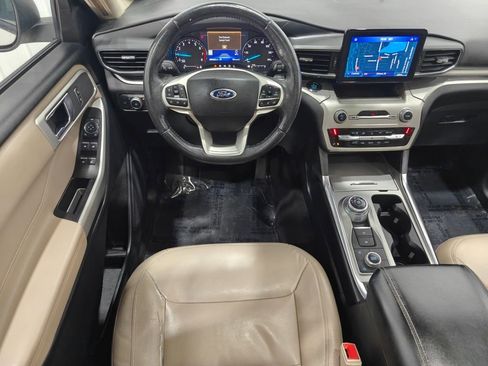 Used 2021 Ford Explorer XLT w/ Equipment Group 202A image 4