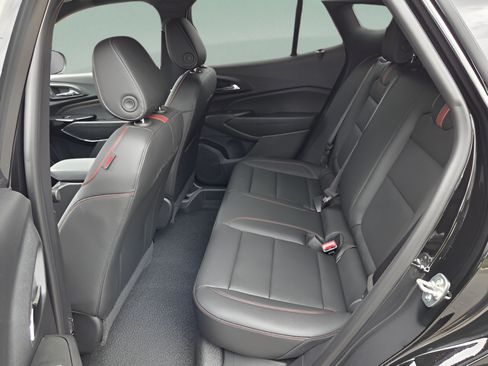 New 2026 Chevrolet Trax RS w/ Sunroof Package FWD image 10