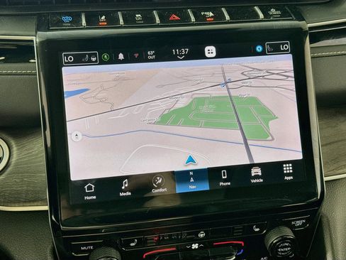 Used 2024 Jeep Grand Cherokee Limited 4xe image 2