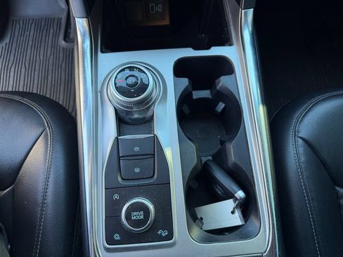 Used 2020 Ford Explorer XLT w/ Equipment Group 202A AWD/4WD image 19