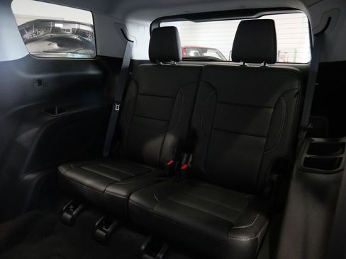 Used 2023 GMC Acadia SLT w/ Elevation Edition image 24