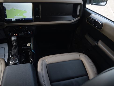 Used 2023 Ford Bronco Wildtrak image 14