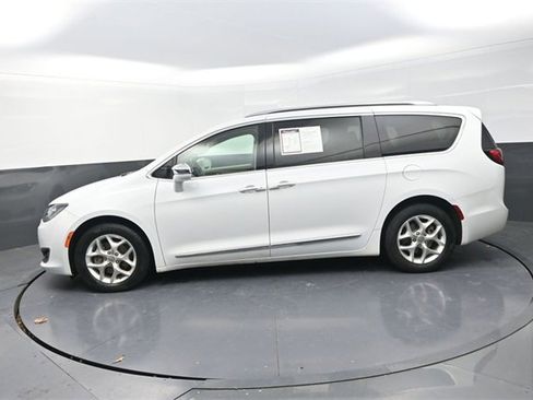 Used 2020 Chrysler Pacifica Limited image 4