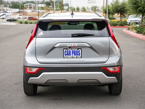New 2025 Kia Niro EX image 6