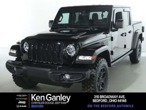 Used 2022 Jeep Gladiator Sport AWD/4WD image 1