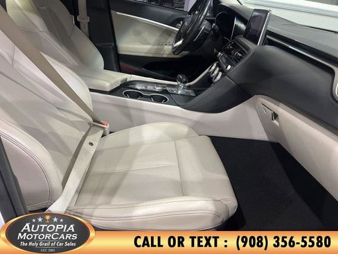 Used 2020 Genesis G70 2.0T image 12