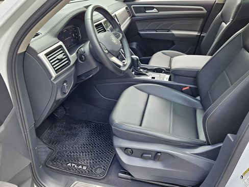 Certified 2023 Volkswagen Atlas SE FWD image 13