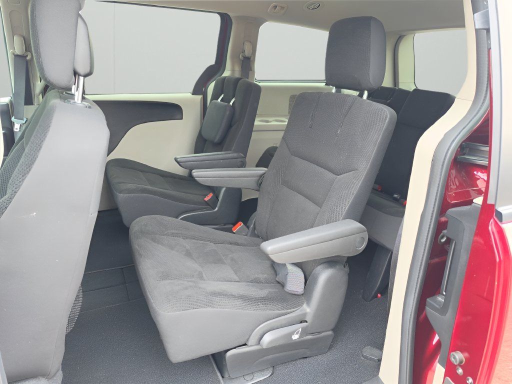 Used 2019 Dodge Grand Caravan SE w/ UConnect Hands-Free Group FWD image 11