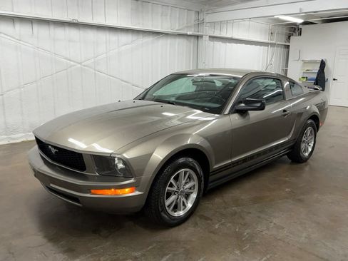 Used 2005 Ford Mustang Premium RWD image 9