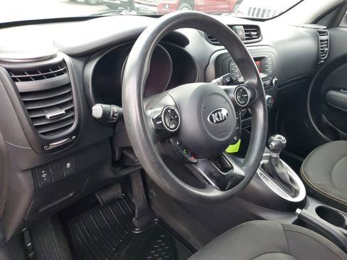 Used 2015 Kia Soul + image 6