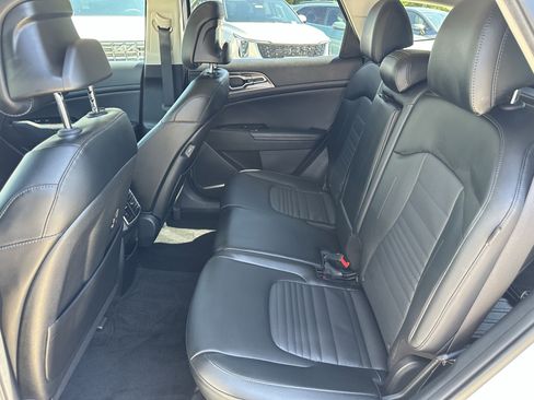 Used 2024 Kia Sportage SX image 20