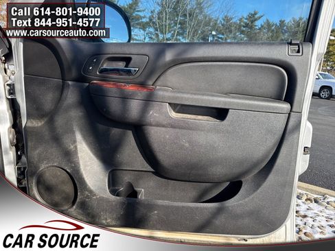 Used 2013 Chevrolet Avalanche LT image 23