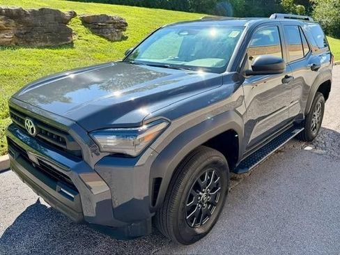 Certified 2025 Toyota 4Runner SR5 AWD/4WD image 2