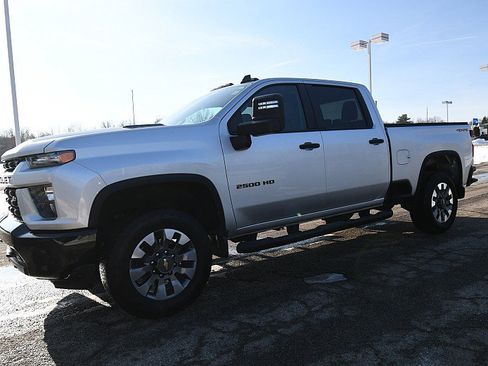 Used 2022 Chevrolet Silverado 2500 Custom w/ Custom Value Package image 3