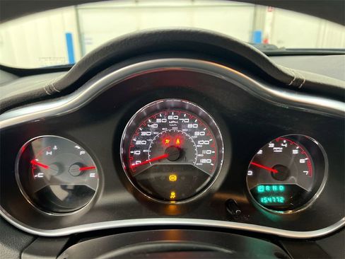 Used 2012 Dodge Avenger SE image 12