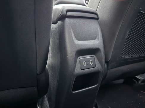 Used 2024 Hyundai Venue SEL image 26