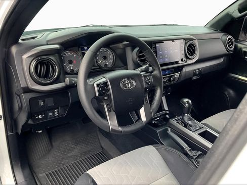 Used 2022 Toyota Tacoma TRD Sport image 15