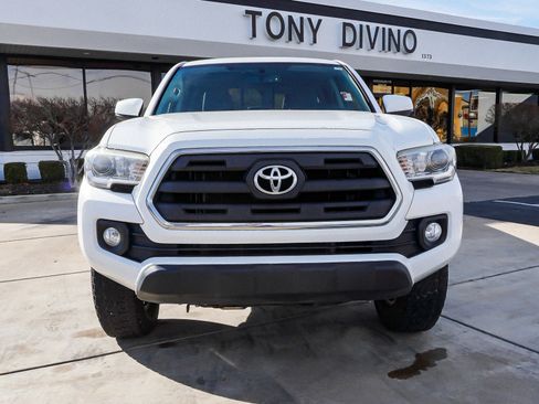 Used 2017 Toyota Tacoma SR5 image 3