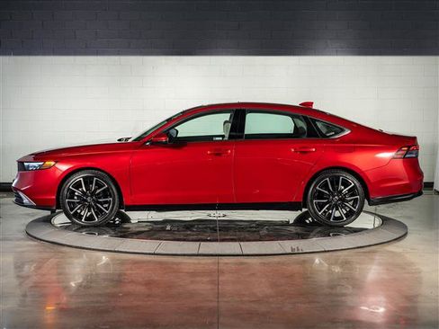 Used 2025 Honda Accord Touring image 2