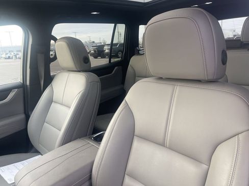 Used 2024 GMC Acadia Elevation w/ Luxury Package image 8