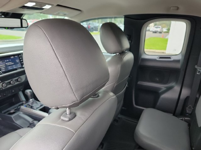 Used 2020 Toyota Tacoma SR5 RWD image 17