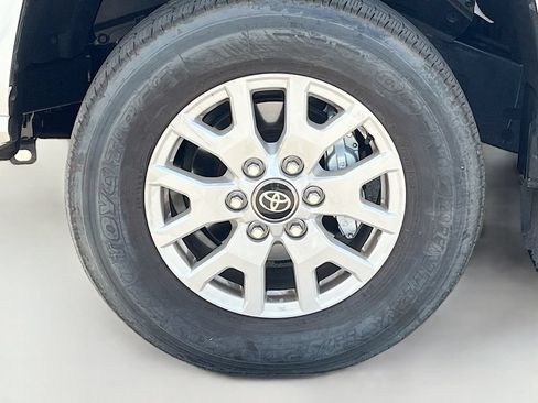 Used 2025 Toyota Tacoma SR5 AWD/4WD image 29