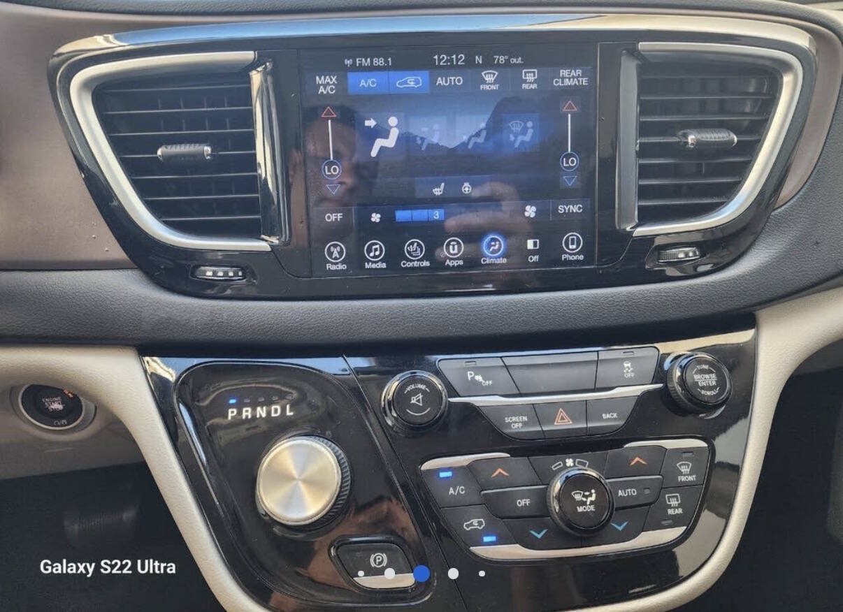 Used 2017 Chrysler Pacifica Touring-L Plus FWD image 15
