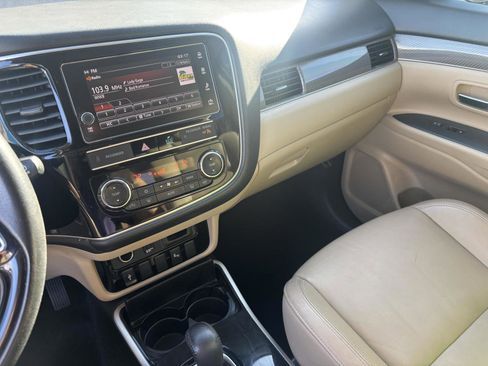 Used 2019 Mitsubishi Outlander SE image 12