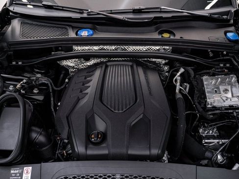 Certified 2025 Porsche Macan image 29