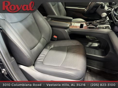 Used 2026 Toyota Sienna Platinum AWD/4WD image 10