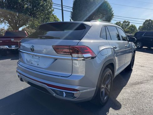 Used 2021 Volkswagen Atlas Cross Sport SE w/ Panoramic Sunroof Package FWD image 5