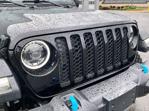 Used 2023 Jeep Wrangler Unlimited w/ Cold Weather Group AWD/4WD image 33