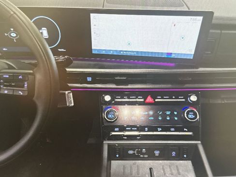 Used 2025 Hyundai Santa Fe Calligraphy image 8