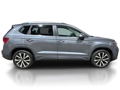 Used 2022 Volkswagen Taos SE FWD image 8