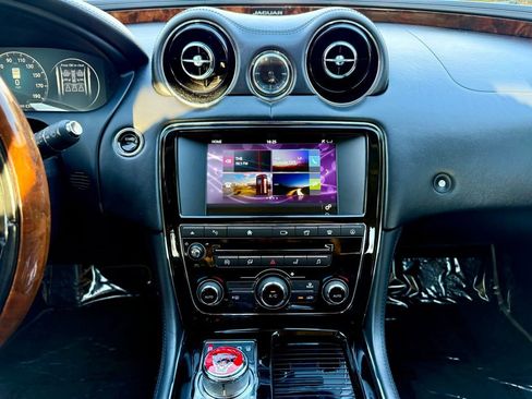 Used 2016 Jaguar XJ L Portfolio image 17
