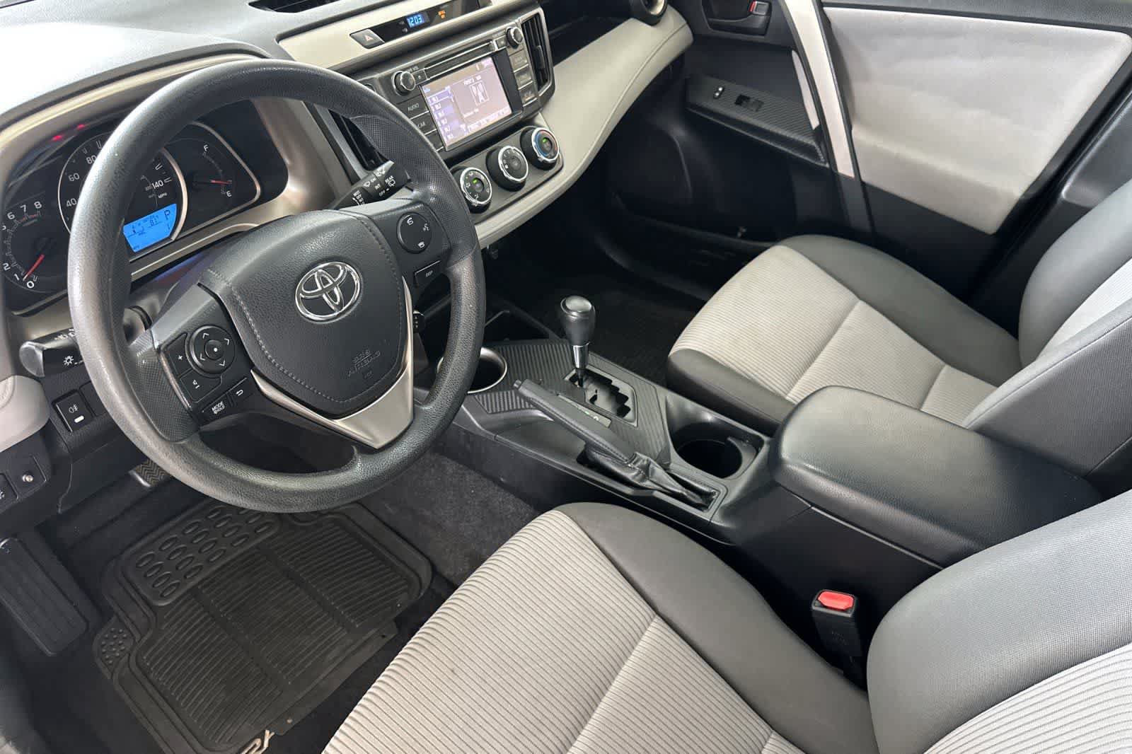 Used 2015 Toyota RAV4 LE FWD image 11
