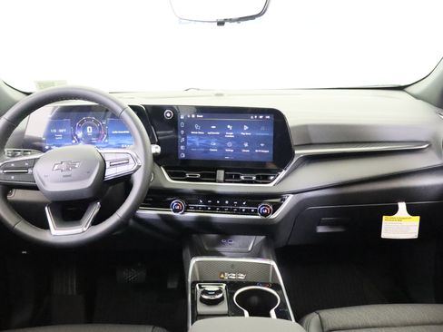 New 2026 Chevrolet Equinox LT w/ Convenience Package II AWD/4WD image 16