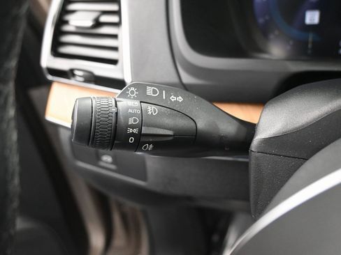 Used 2023 Volvo XC90 B6 Plus image 19