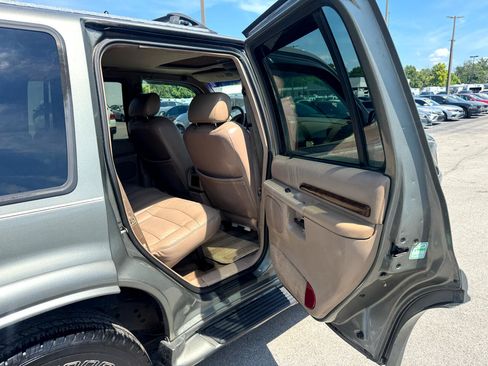 Used 1999 Ford Explorer Eddie Bauer image 10