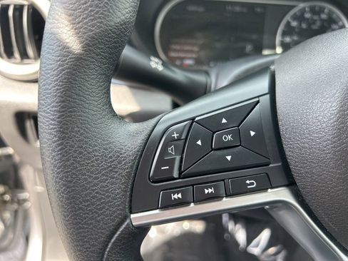 Used 2025 Nissan Versa SV FWD image 13