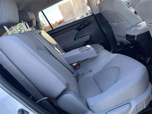 Certified 2023 Toyota Highlander L image 12
